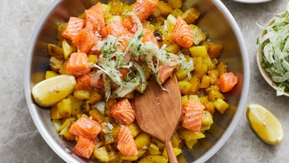 Laxpytt med gulbetor och kräm på Västerbottensost