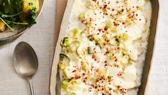 Spättagratäng med sallad på gulbetor