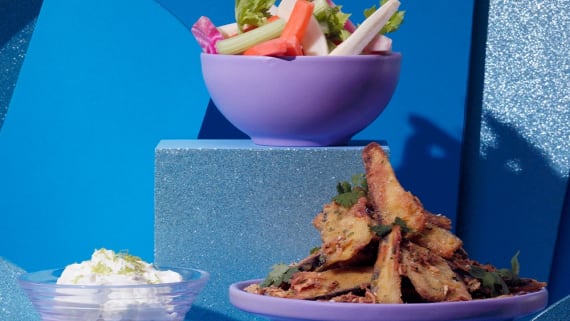 Krispig aubergine med honungsdipp