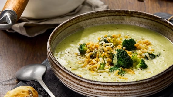 Ost- och broccolisoppa