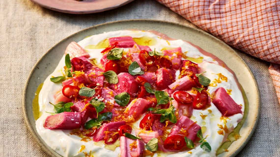 Rabarber till förrätt med chili, apelsin och oregano