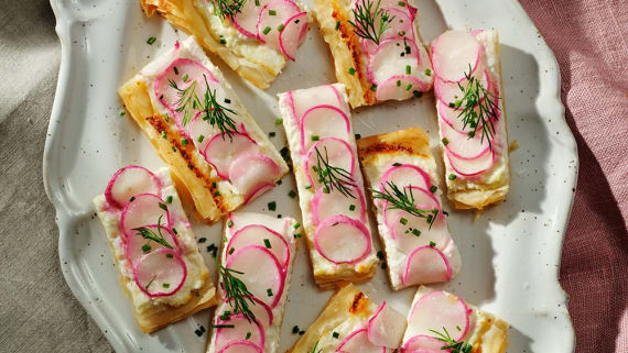 Filodegsflarn med ricotta och rädisor