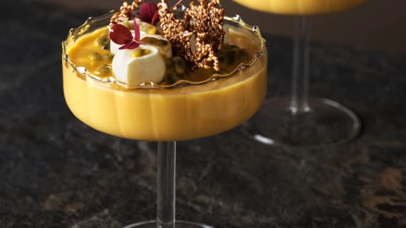 Mango- och yuzupannacotta med vit chokladkräm