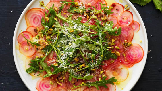 Carpaccio på polkabeta med pistage