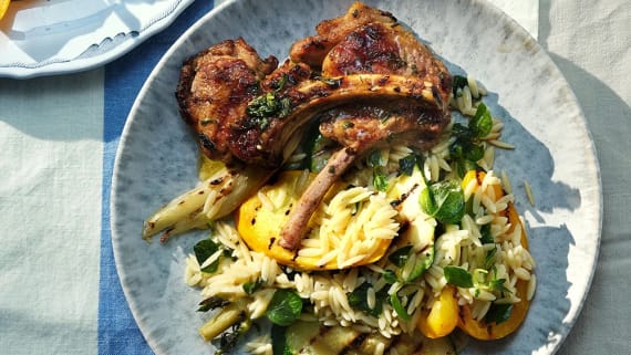 Lammracks med risoni och grillade grönsaker