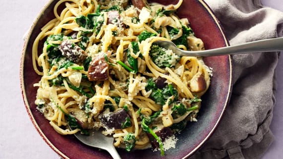Pasta med aubergine och karamelliserad lök