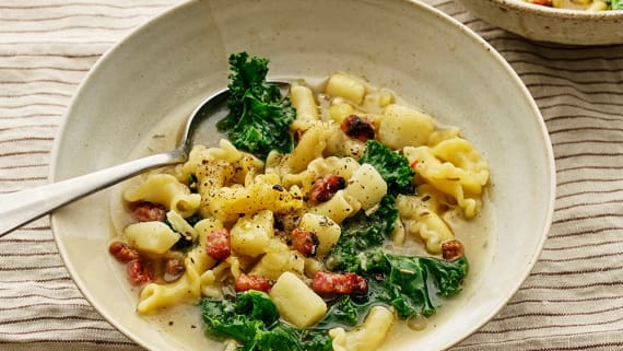 Pastasoppa med pancetta och grönkål