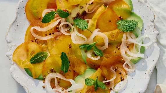 Persimon- och avokadocrudo