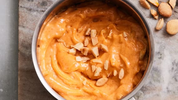 Rökt paprikahollandaise med mandel och olivolja