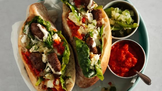 Pita med lammfärs och tahinisås