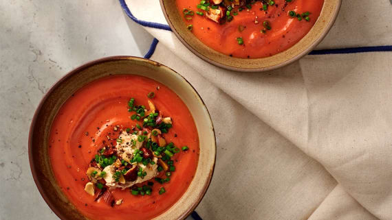 Salmorejo med tonfisk och rostade mandlar