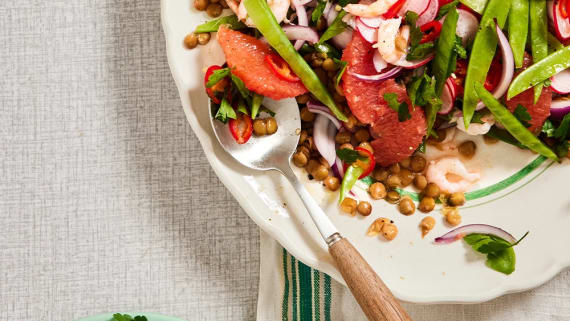 Lins- och räksallad med grapefrukt, chili och persilja
