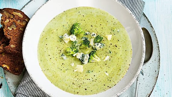 Krämig soppa med broccoli, palsternacka och ädelost 
