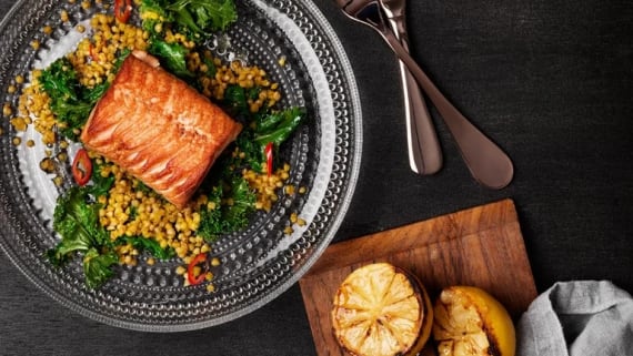 Stekt lax med bulgursallad