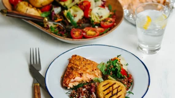Quinoasallad med grillade champinjoner