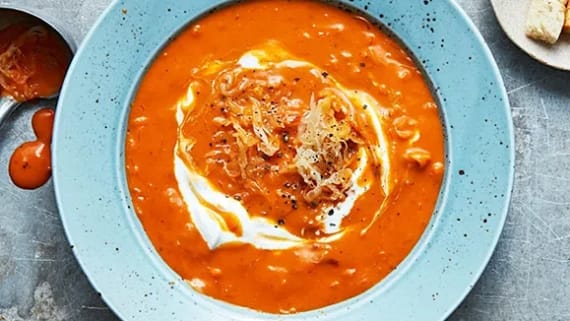 Snabb tomatsoppa med surkål