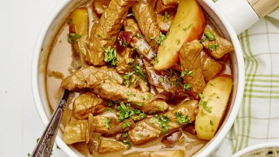 Gräddig kotlettgryta med äpple