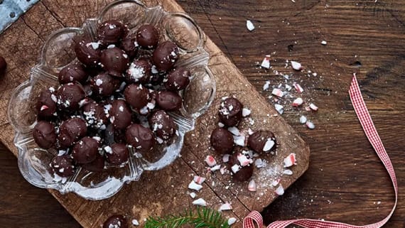 Chokladdoppade vindruvor med polkakross