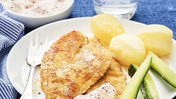 Panerad spätta med räksås