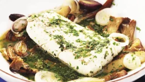 Ångkokt kolja med jordärtskockor och svamp