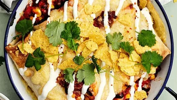 Enchiladas med svarta bönor och nachochips