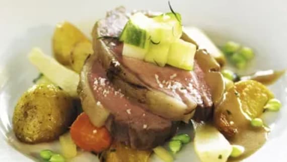 Kalvytterfilé med sommarprimörer och gräddsås