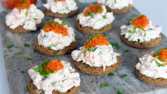 Canapéer med kräftskagen