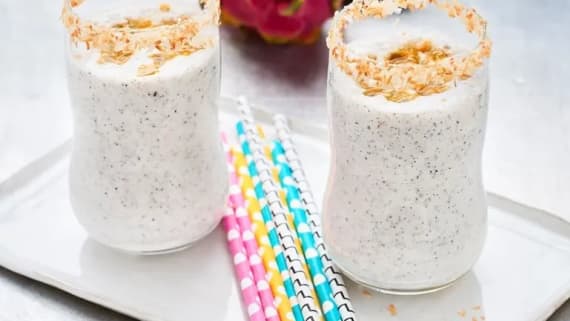 Smoothie med drakfrukt, kokos och lime