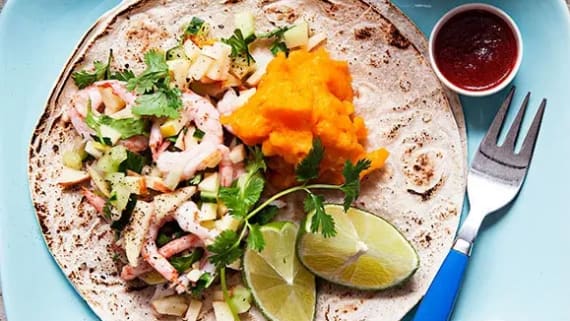 Tacos med morotsaioli och räkor