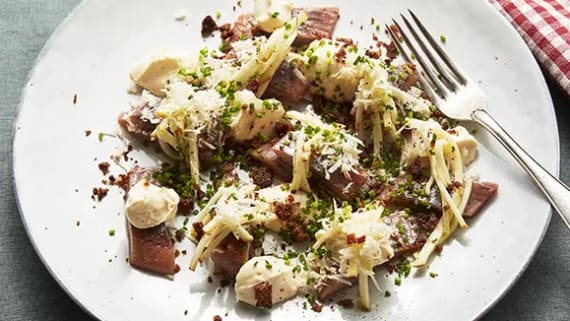 Matjessill, kavringssmul och brynt smörkräm