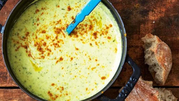 Zucchinisoppa med potatis och curry