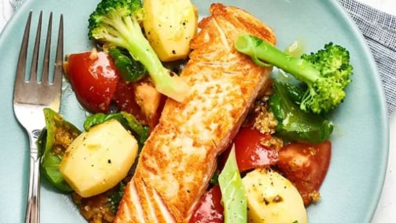 Halstrad lax med ljummen tapenadepotatis