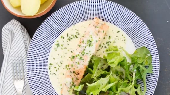 Lax med gräslökssås
