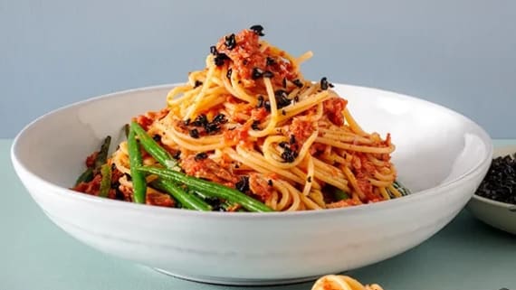 Tonfiskpasta med krossade tomater
