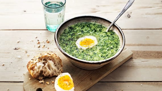 Spenatsoppa med ägg