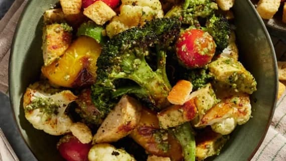 Quorn med rostade grönsaker och solrospesto