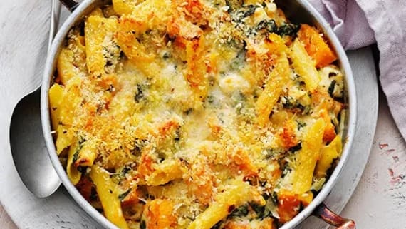 Pastagratäng med spenat, fetaost och butternutpumpa