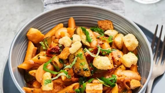 One pot pasta med basilika och soltorkade tomater