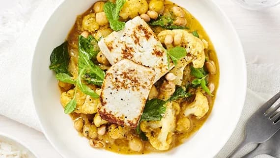 Korma med blomkål, kikärter och paneer