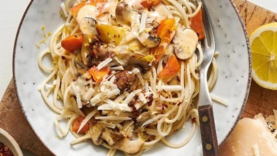 Krämig pasta med svamp och grönsaker