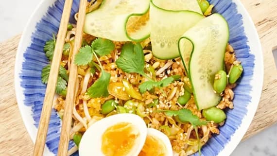 Koreansk rissallad med gurka och ägg