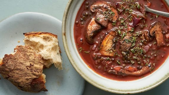 Vegetarisk bourguignon med svamp