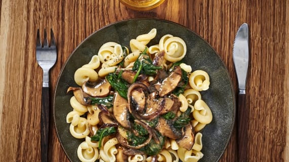 Portabellopasta med spenat och vitlök