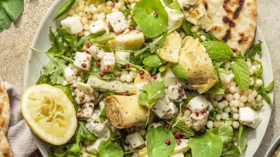 Grillostsallad med pärlcouscous