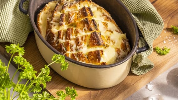 Vitlöksbröd i ugn med mozzarella