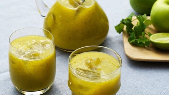 Äppeljuice med mango och citronmeliss