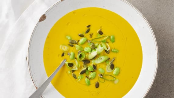 Morotssoppa med kokosmjölk och sojabönor