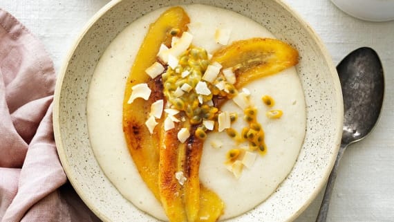 Kokos- och mannagrynsgröt med stekt banan