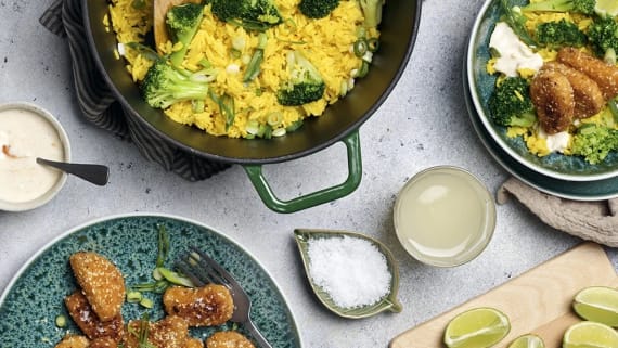 Nuggets med curryris och broccoli
