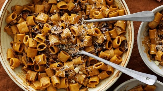 Krämig pasta med svampragu